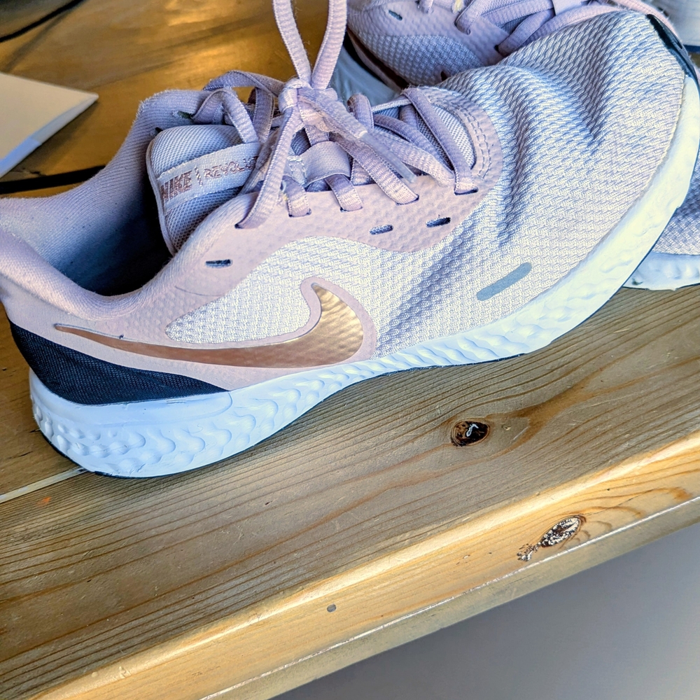 Nike Women's React Running Shoe — Pale Pink with Metallic Swoosh